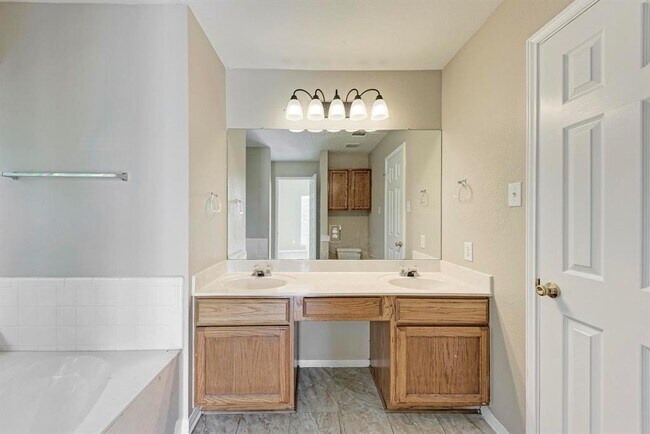 Foto del edificio - 2351 Wright Cir