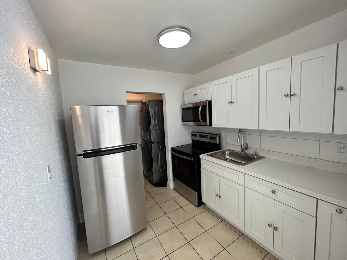 Primary Photo - 210 NW 9th Ave