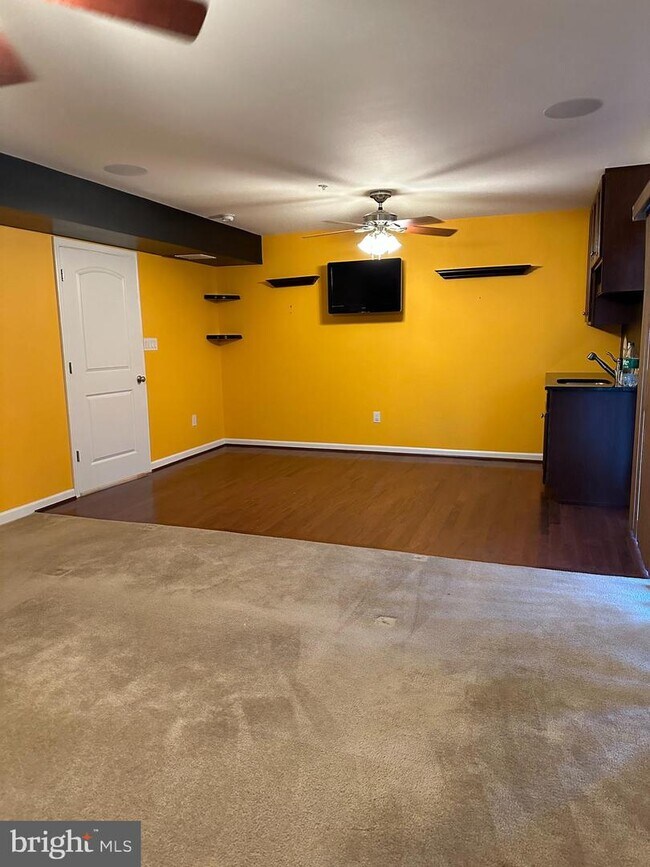 Building Photo - 617 S Twin Lakes Blvd