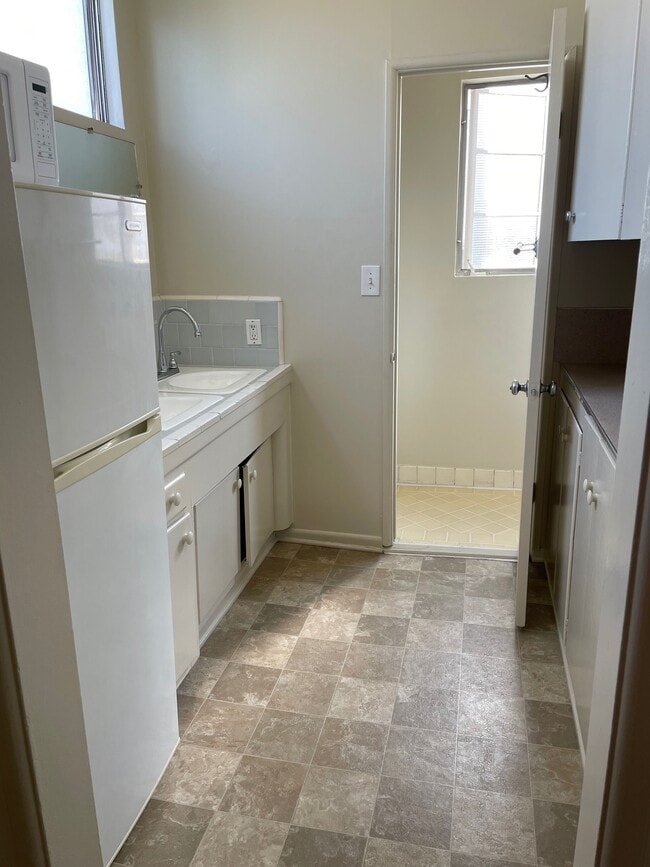 Foto del edificio - Westwood Apartments, Inc