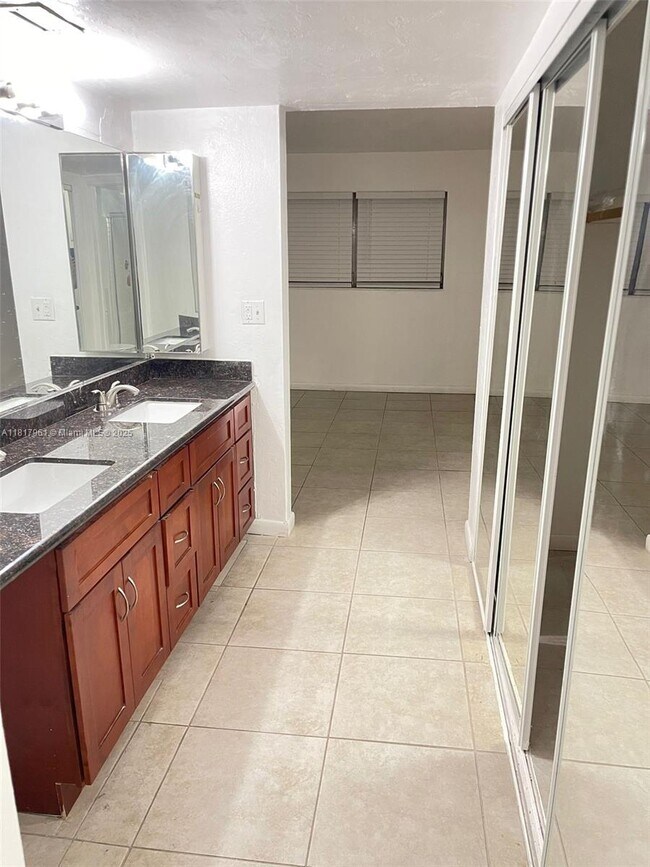Foto del edificio - 7410 SW 82nd St