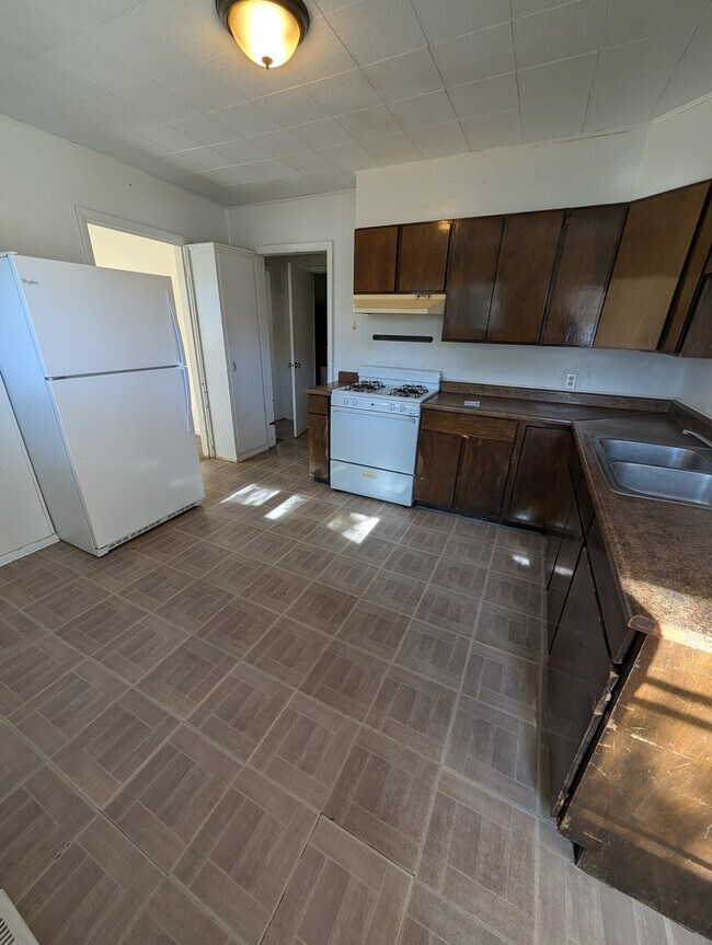 Foto del edificio - 346 N Main St