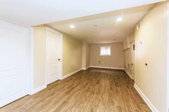 Building Photo - 4206 N Pulaski Rd