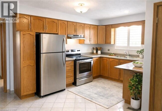 Building Photo - 227 Templemead Dr