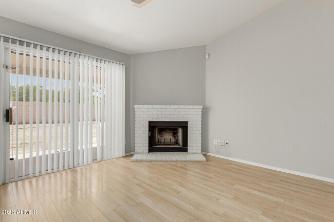 Foto del edificio - 2243 E Edna Ave