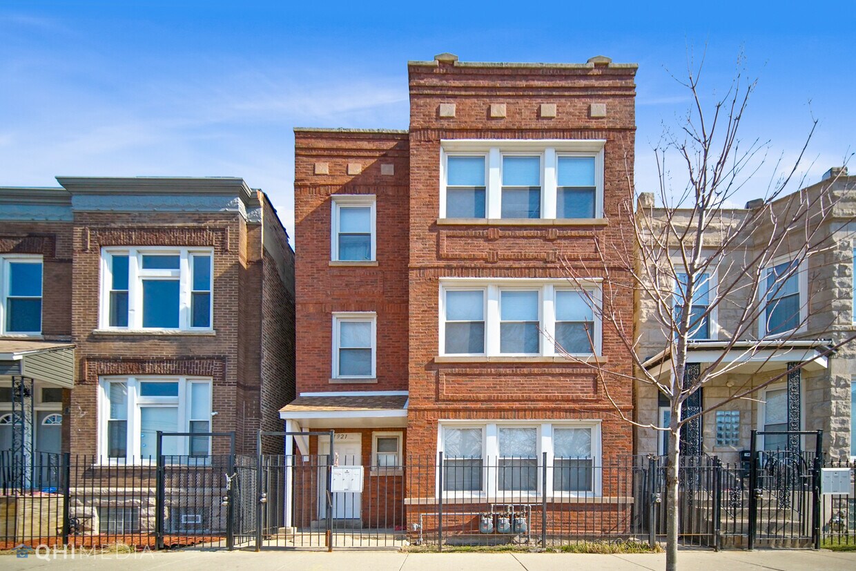 Foto principal - 1921 S Trumbull Ave