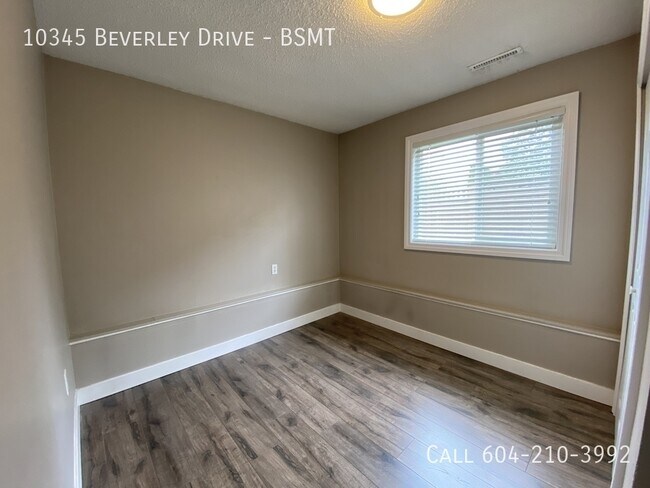 Photo du bâtiment - Beautiful 2 Bedroom Above Ground Suite