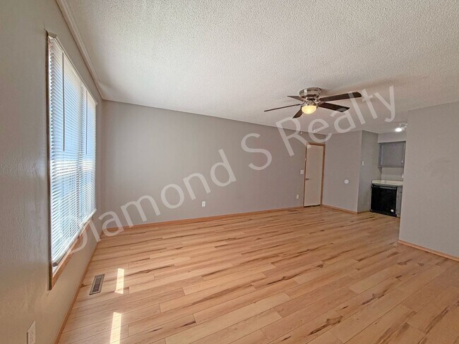 Foto del edificio - 1505 W Rainey St