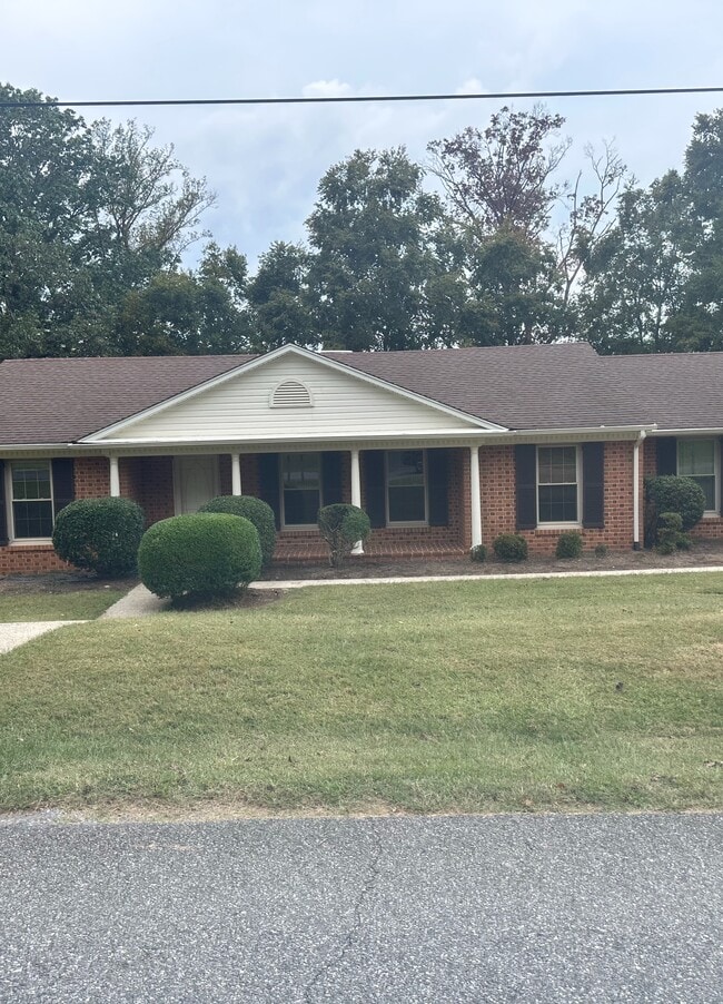 Building Photo - 115 Yorkshire Cir