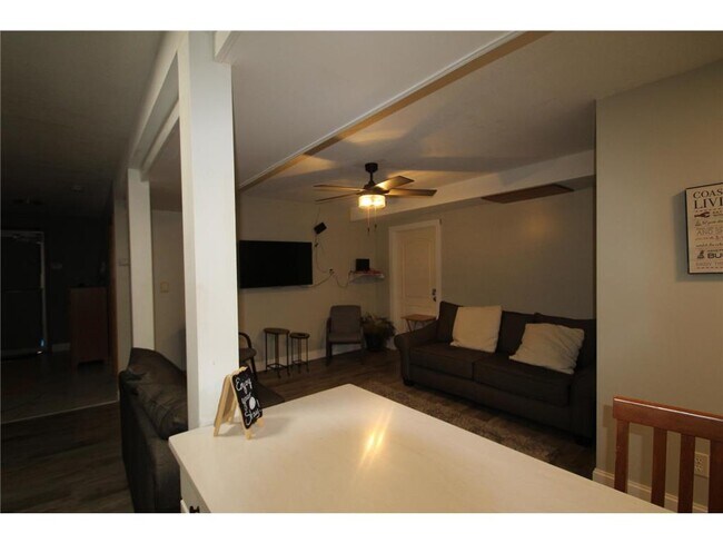 Foto del edificio - 401 W Main St