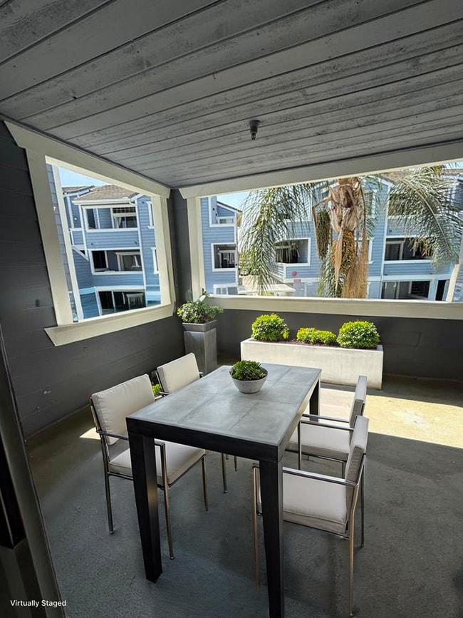 Building Photo - 2 bed 2 FULL bath Condo overlooking the pool!