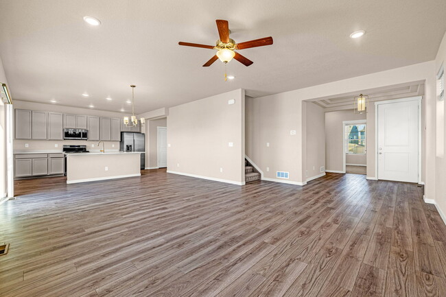 Building Photo - 5168 Roundhouse Dr