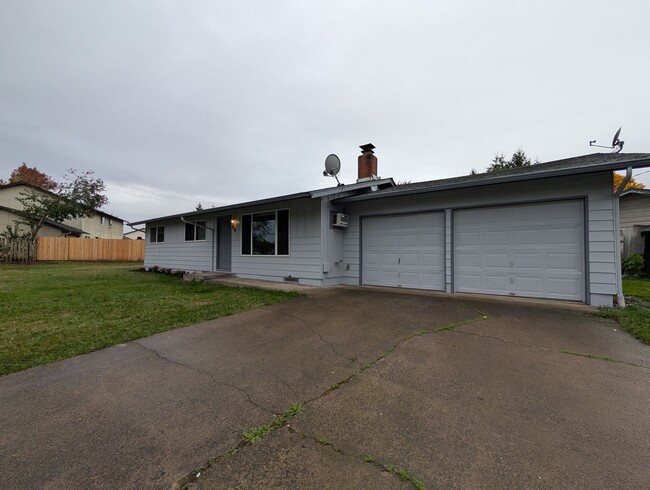 Building Photo - Lovely Updated 3-Bedroom, 1-Bath Home ~ Fu...