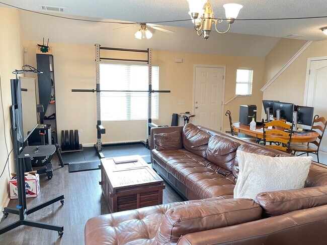 Foto del edificio - All the Amenities for a Great Price - Brid...