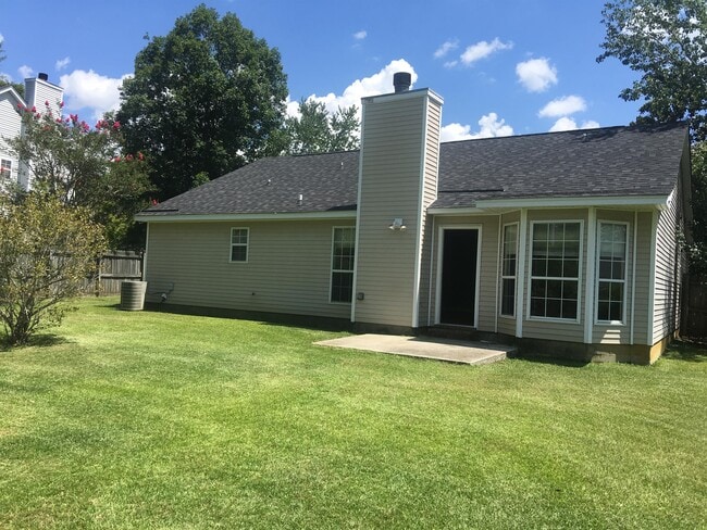 Foto del edificio - 8457 Battle Forest Dr