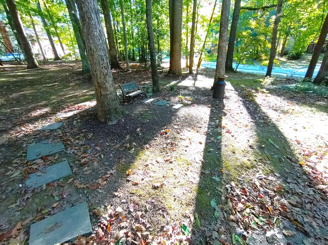 Front garden with path down to the mailbox. - 12539 Cavalier Dr