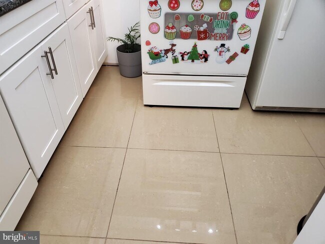 Foto del edificio - 8607C Village Way