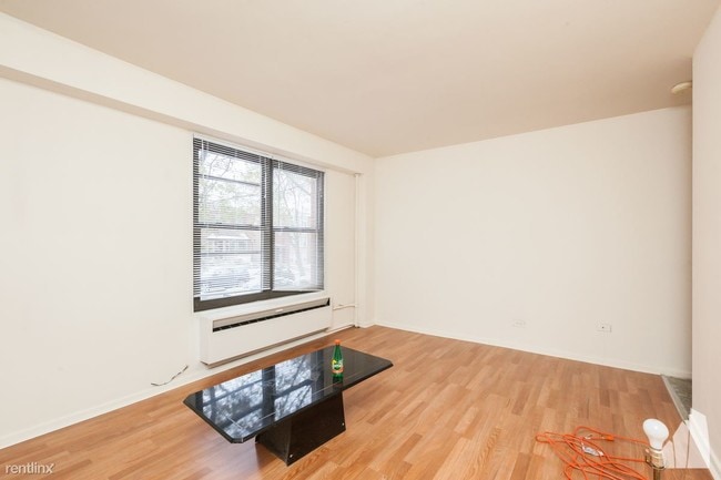 Building Photo - 2600 W Rascher Ave