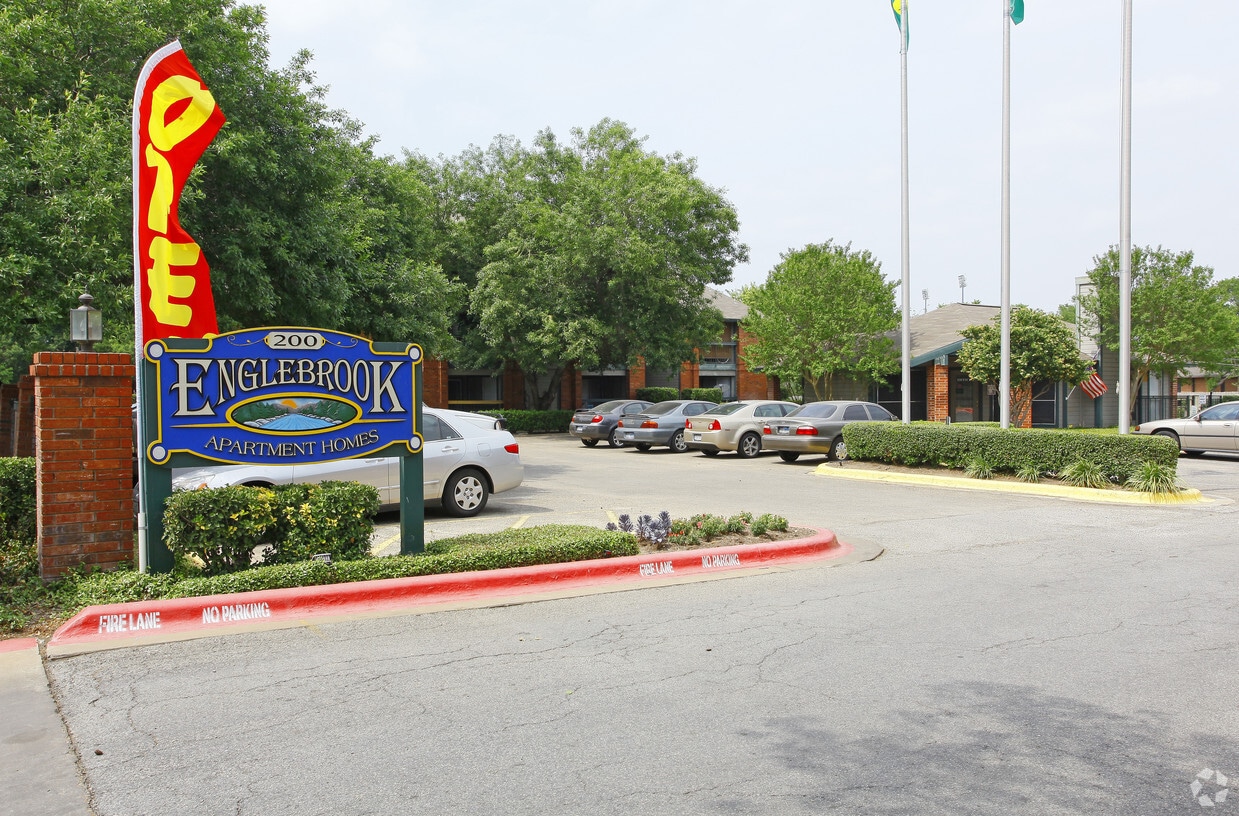 Building Photo - Englebrook Apartments
