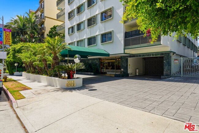 Foto del edificio - 10787 Wilshire Blvd