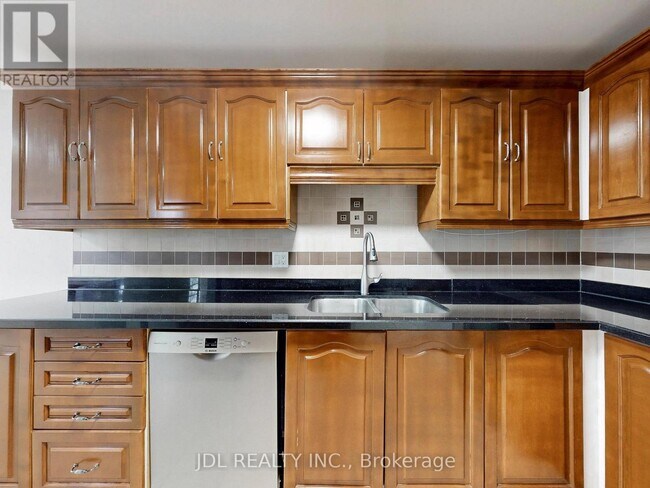 Photo du bâtiment - 2205 South Millway