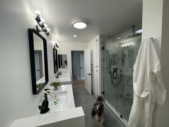 Elegant Master Bath - 311 Bora Bora Way