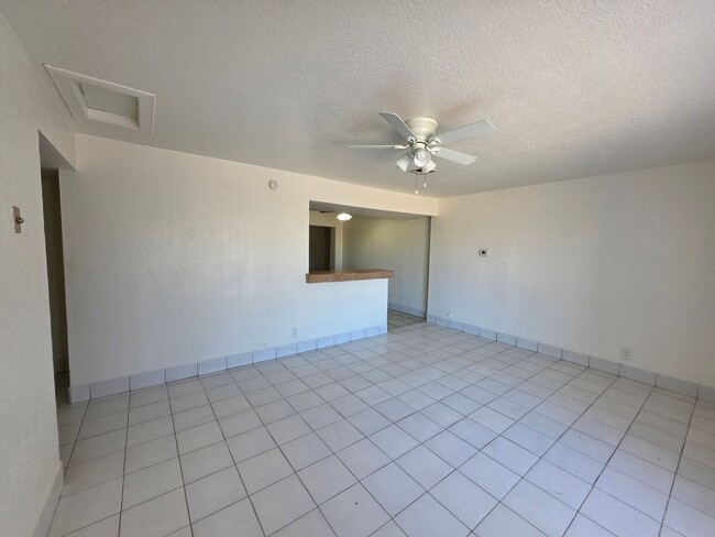 Foto del edificio - 331 W Carson Rd