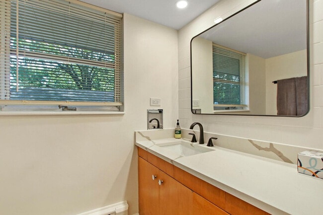 Building Photo - 2401 Hyde Park Ave