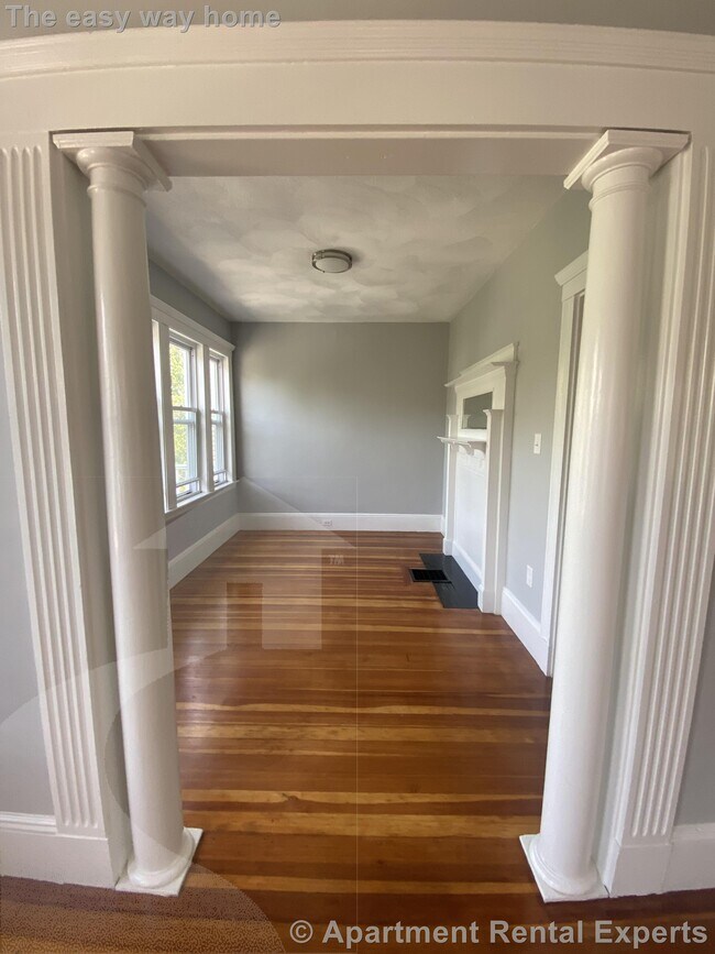 Building Photo - Somerville/Davis Sq near Tufts - 4 Bedroom...
