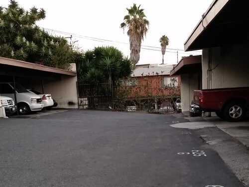 Foto del edificio - 621-625 E Hyde Park Blvd