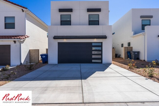 Building Photo - Stand Alone Home In Desert Color