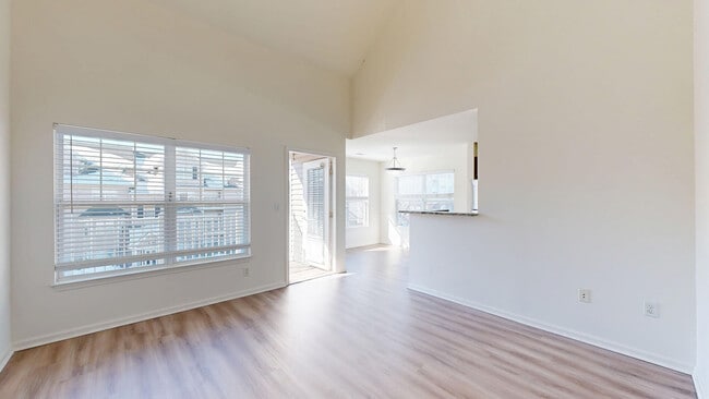 Interior Photo - 14 North