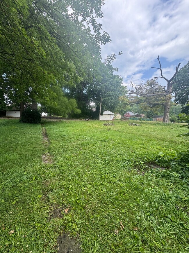 Building Photo - 1817 Ridgewood Ave