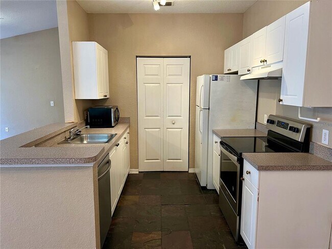 Building Photo - 835 Grand Regency Pointe