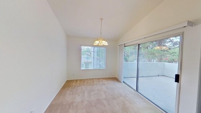 Foto del edificio - 30 Fuchsia: End Unit 2 Bed 2 Bath Condo in...