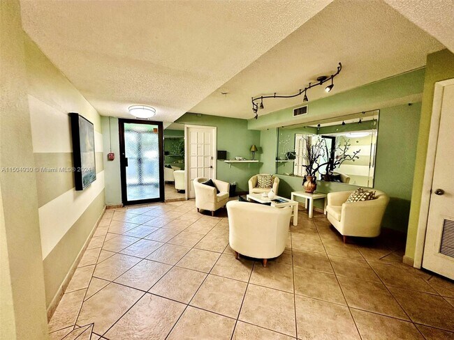 Foto del edificio - 130 S Shore Dr