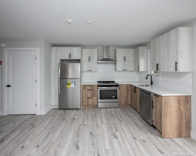 Foto del edificio - 170 W Montauk Hwy