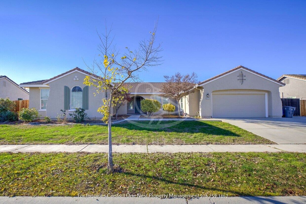 Primary Photo - Plumas Lake Beauty! 4 Bedroom, 2 bathroom,...