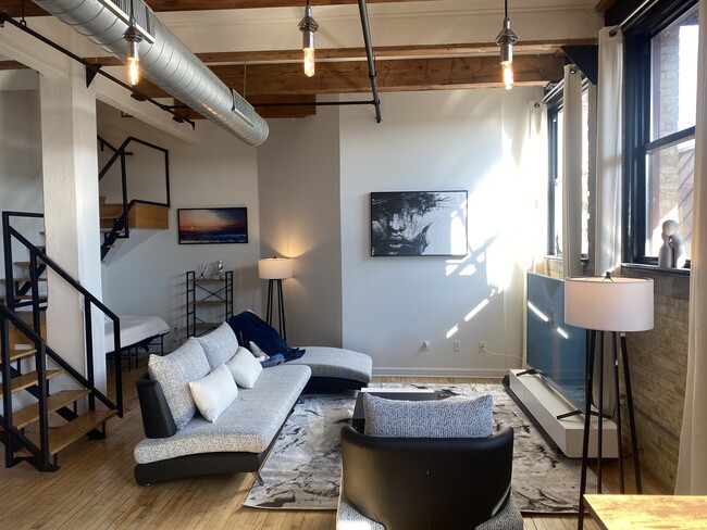 Foto del edificio - 215 W Maple St