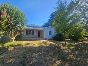 Building Photo - 571 Clover Dr