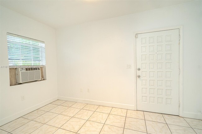 Foto del edificio - 8200 Harding Ave