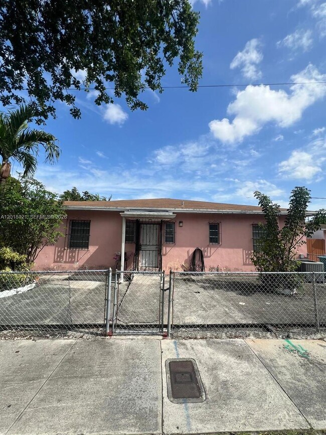 Building Photo - 301 NW 35th Ave