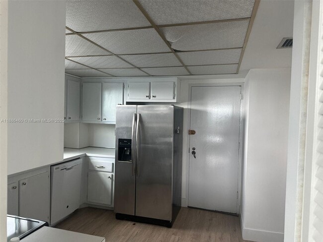 Building Photo - 9501 E Bay Harbor Dr