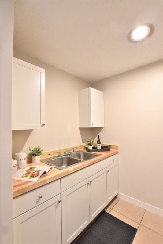 Building Photo - 814 SE 5th Ave