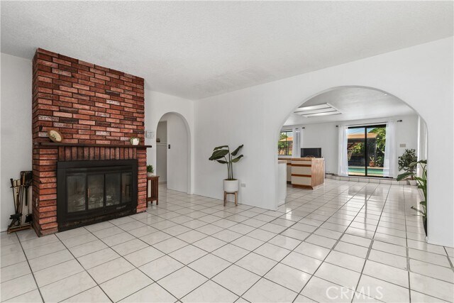 Foto del edificio - 12738 Longworth Ave