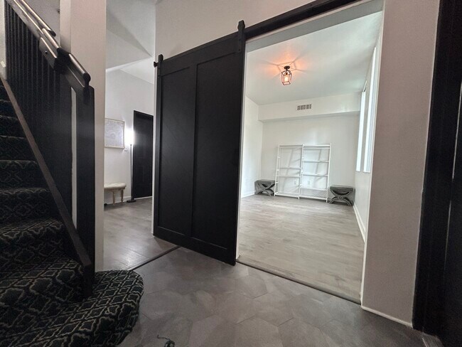 Foto del edificio - 2142 Van Buren St