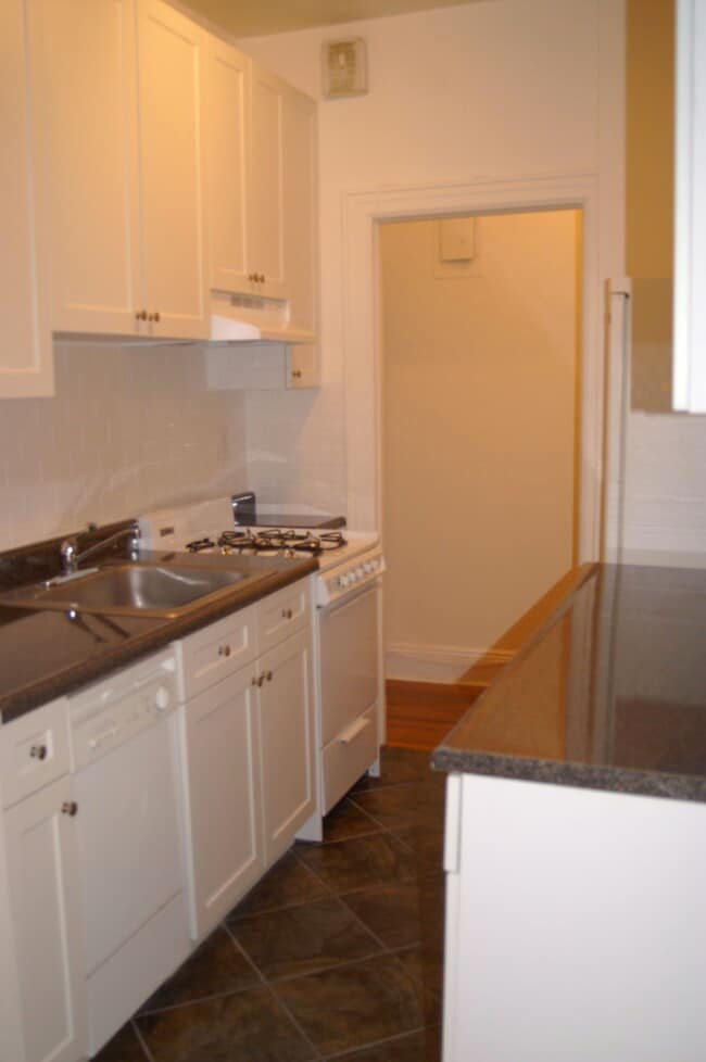 Building Photo - 673 Locust St