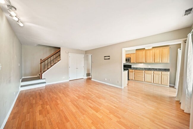 Foto del edificio - 425 Harrison Ct