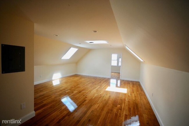 Building Photo - 489 Winthrop St