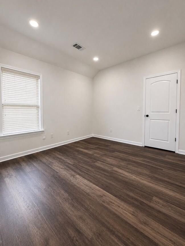 Building Photo - 705 Evanwood Dr